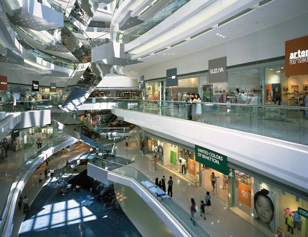 香港著名商業空間設計（現代化的設計手法呈現出了未來之感）